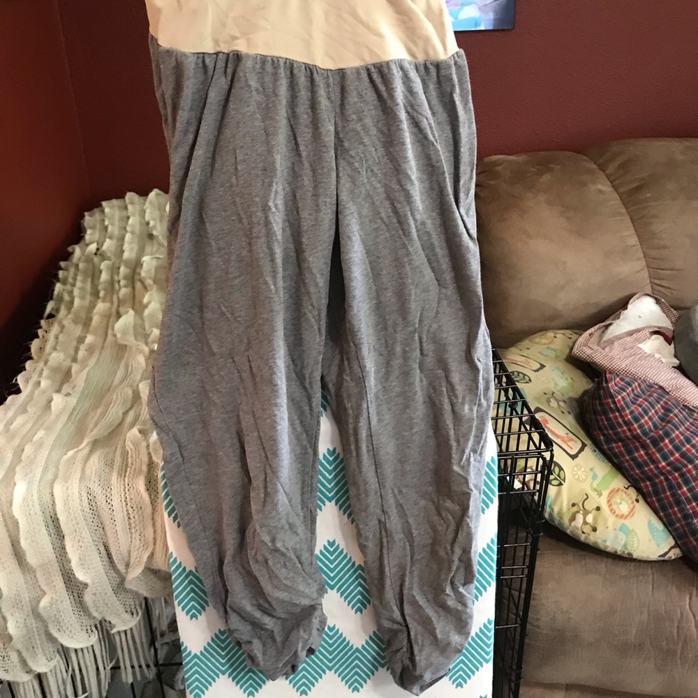 Maternity gray leggings cropped